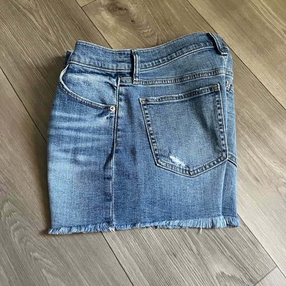 GAP-4” High Rise Denim Short - Picture 3 of 4